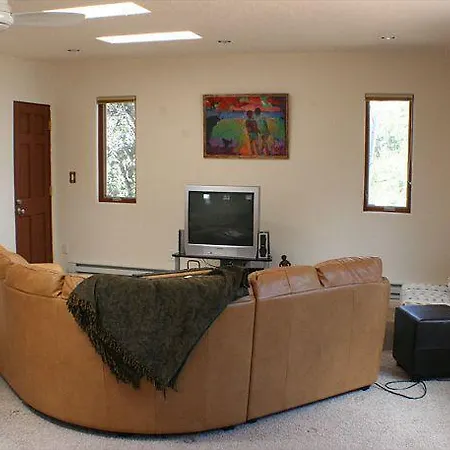 Sunlit Hills Art And Views Three-bedroom *