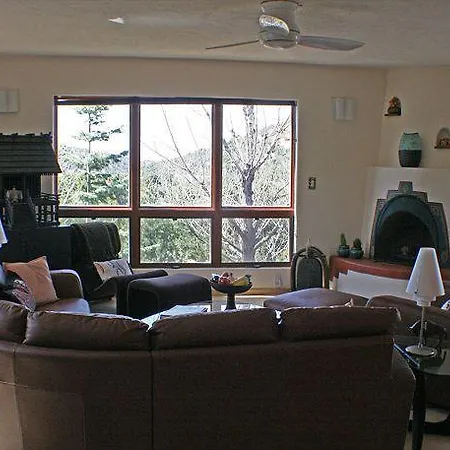 Holiday home Sunlit Hills Art And Views Three-bedroom