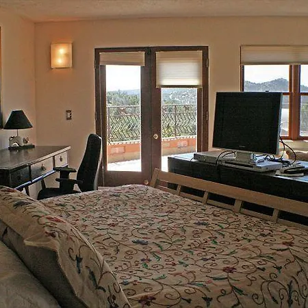 Sunlit Hills Art And Views Three-bedroom Santa Fe