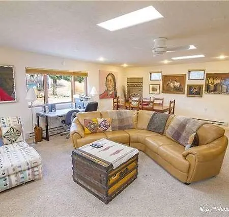 Holiday home Sunlit Hills Art And Views Three-bedroom